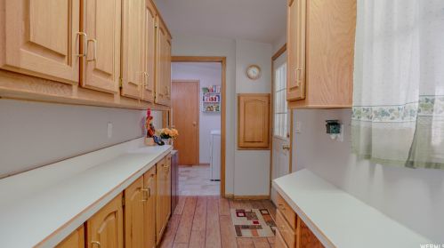 178 Alta Vw Way, Sandy UT 84070-3258 exterior