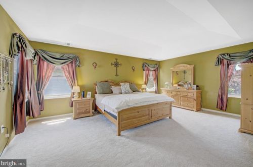 5 Cobblestone Ct, Columbus NJ 08022-1969 exterior