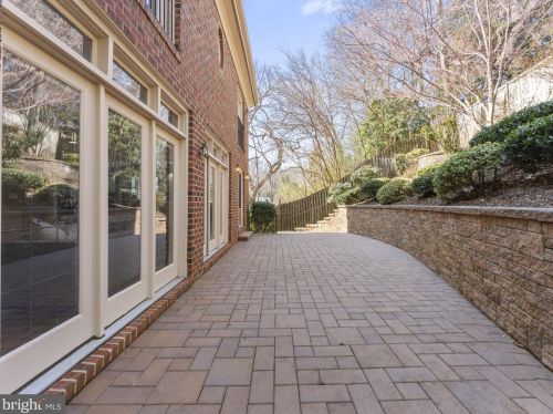 207 Glendale Ave, Alexandria VA 22301-2452 exterior