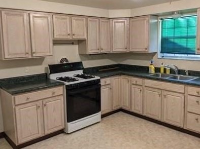 1100 Race St, Pittsburgh PA  15234-2218 exterior