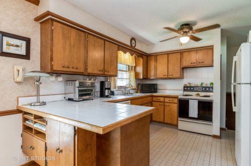 4811 Strong Rd, Bull Valley IL 60014-4560 exterior