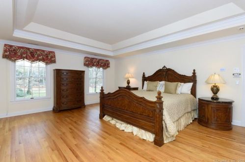 152 Cannon Rd, Wilton CT 06897-2639 exterior