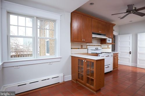 105 Masonic Vw Ave, Alexandria VA 22301-2203 exterior