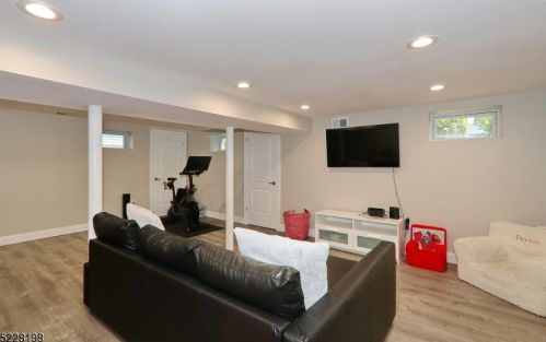 210 Mountainview Ave, Scotch Plains NJ  07076-1418 exterior