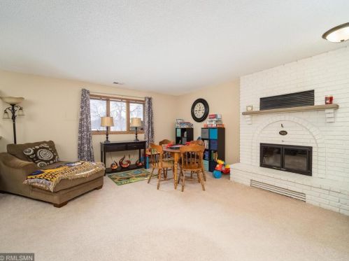 1889 Edgerton St, Saint Paul MN 55117-2447 exterior