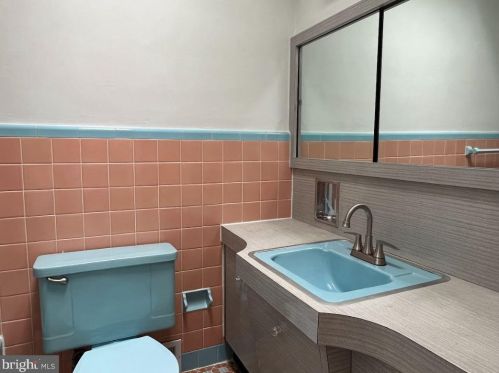 32 Cheltenham Ave, Philadelphia PA 19120-1715 exterior