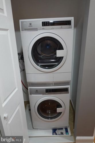 1525 Hicks St, Philadelphia PA  19146-4820 exterior