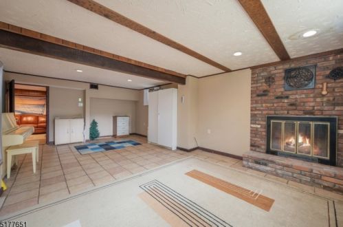 36 Longview Dr, Whippany NJ exterior