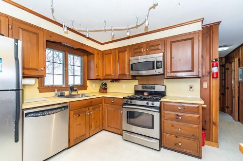 152 Atlantic Ave, Seabrook NH 03874-4828 exterior