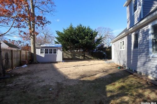 3 Sandra Ct, Huntington Station NY 11746-2942 exterior