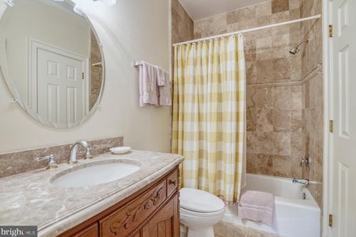 1613 Maddux Ln, Mc Lean VA 22101-3200 exterior