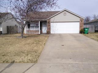 2940 Mimosa Ave, Springdale, AR 72762-1682