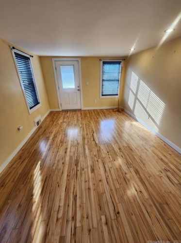 185 Loomis St, Manchester CT  06042-1947 exterior