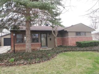 212 Kenyon Dr, Troy, MI 48083-1045