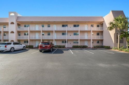 300 Forest Lakes Blvd, Naples FL 34105-5557 exterior