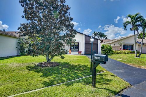 5314 Mirror Lakes Blvd, Boynton Beach, FL 33472-1223