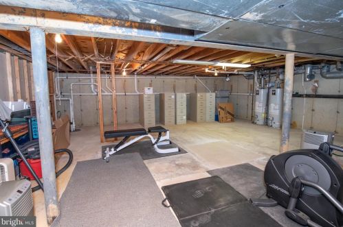 699 Longview Dr, Huntingdon Valley PA 19006-2219 exterior