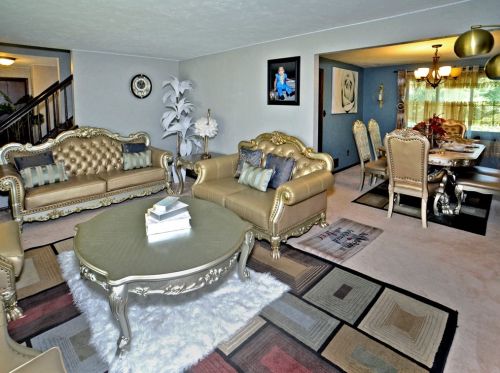 1518 Greendale Dr, Pittsburgh PA 15239-1144 exterior