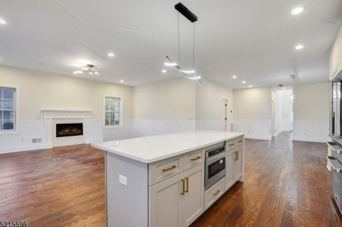 78 Elmwood Dr, Livingston NJ 07039-2233 exterior