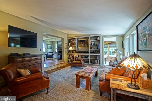 300 Gills Nck Rd, Lewes DE 19958-1425 exterior