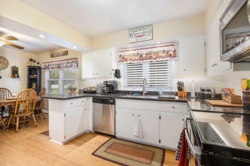 6734 Oakland Dr, Kalamazoo MI 49024-3343 exterior