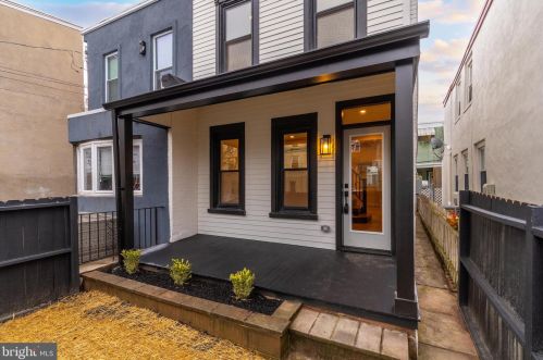 2233 Cedar St, Philadelphia PA  19125-2909 exterior