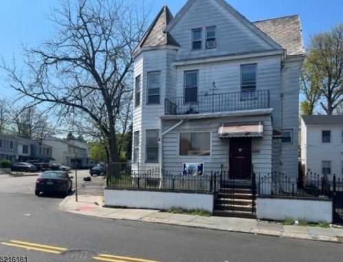 684 18 St, Paterson NJ 07501-2111 exterior