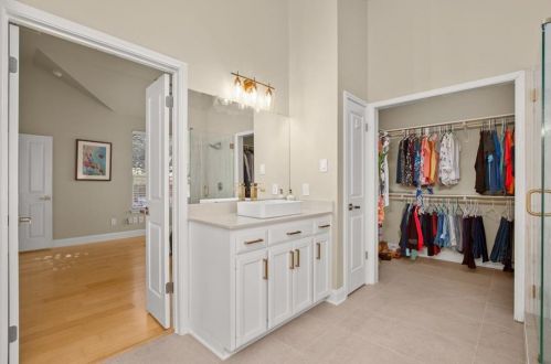 8119 Frst Hts Ln, Austin TX 78749-3506 exterior