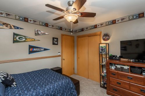 6957 Verona Ct, Milwaukee WI 53227-4429 exterior