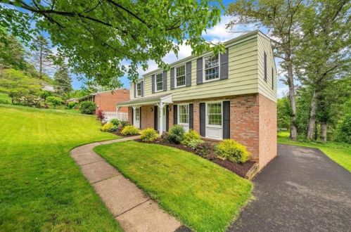 275 Lincoln Dr, Pittsburgh, PA 15241-1829