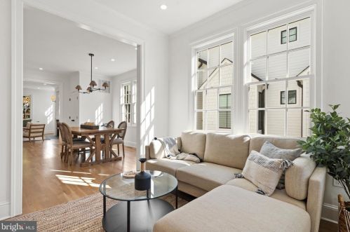 4420 Fessenden St, Washington DC  20016-4054 exterior