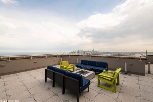 3660 Lake Shore Dr, Chicago IL  60613-5300 exterior