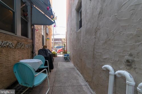 829 Catharine St, Philadelphia PA 19147-2716 exterior