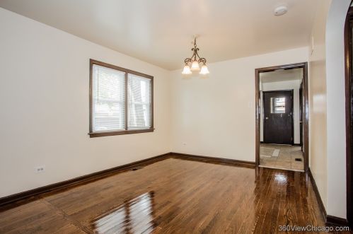 6900 Campbell Ave, Chicago IL 60645-4604 exterior