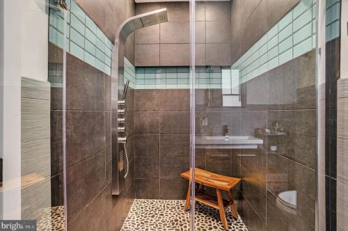 2225 Christian St, Philadelphia PA 19147-3710 exterior