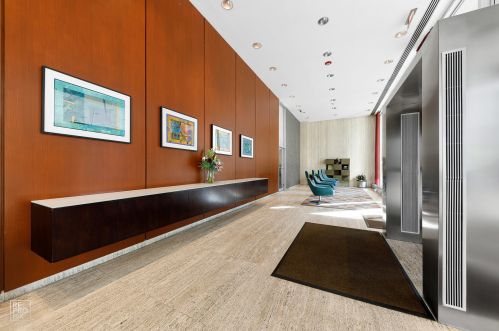 1700 56th St, Chicago, IL 60637-1970