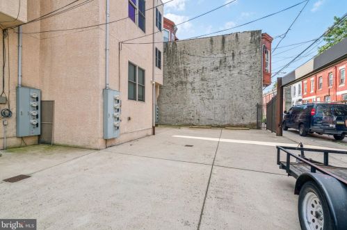 3146 Broad St, Philadelphia PA 19147-4919 exterior