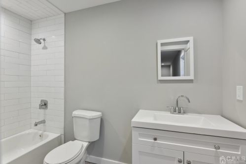 13 Albany St, Edison NJ  08837-3223 exterior