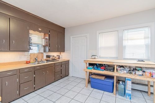 13 Ashwood St, Worcester MA 01604-3831 exterior