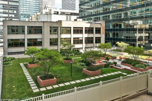 125 Jefferson St, Chicago IL  60661-3609 exterior