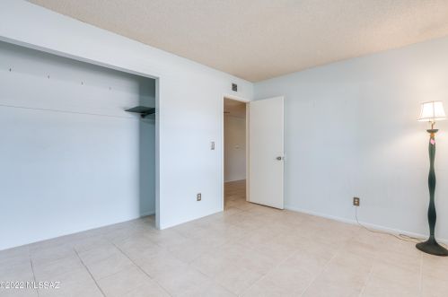 7431 Ln Cienega Dr, Tucson AZ 85712-1423 exterior