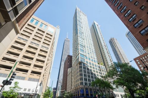 57 Delaware Pl, Chicago, IL 60611-1476