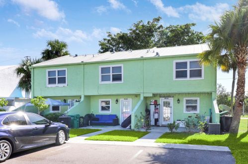 914 Shorewinds Dr, Fort Pierce, FL 34949-1537