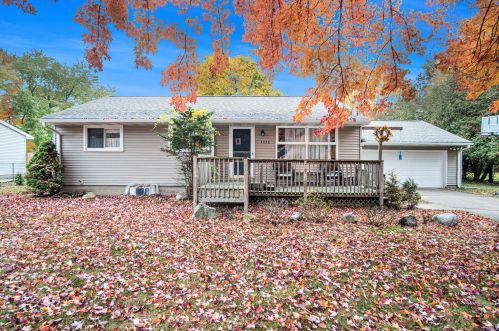 4756 Heinicke St, Meskegon, MI 49441-5339