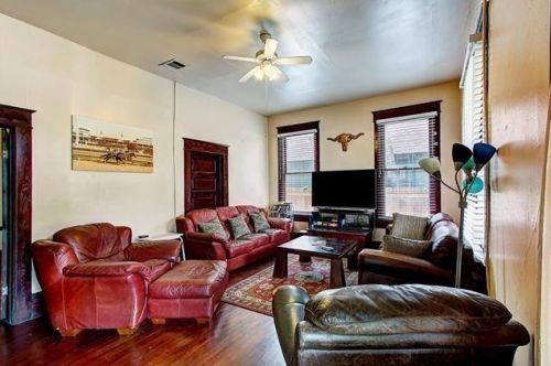 305 38th St, Austin TX  78705-1421 exterior