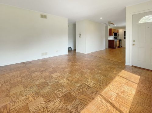 251 Hickory Dr, Bull Valley, IL 60014-3448