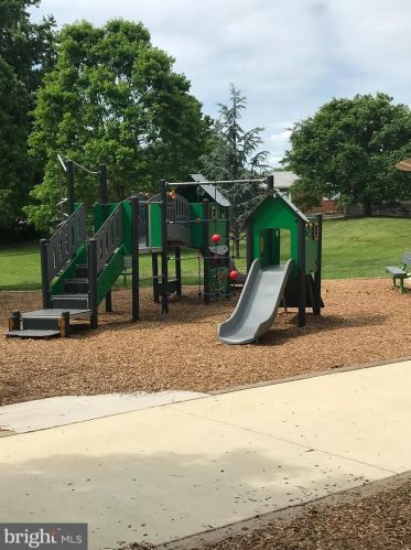 1815 Sherwood Rd, Silver Spring MD 20902-4030 exterior