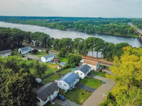 6 Birch St, Enfield CT 06082-4302 exterior