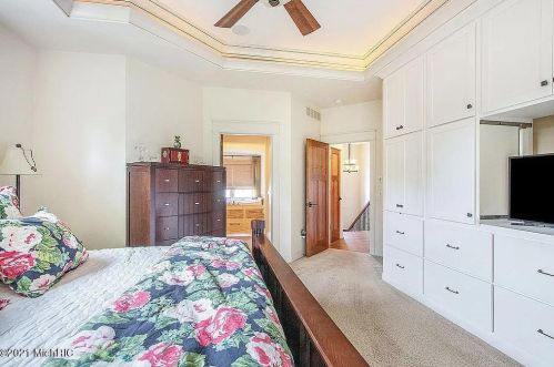 642 Chancellor Dr, Wyoming MI 49418 exterior