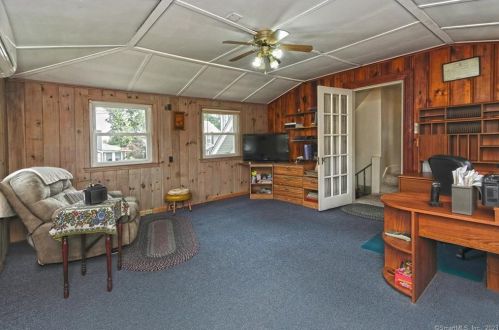 3 Hillcrest Ave, Milford CT 06460-7333 exterior